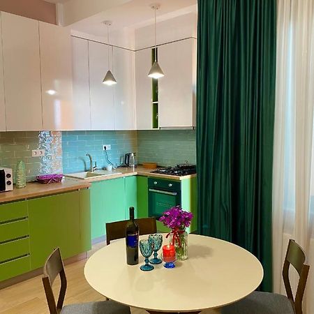 Lovely And Cozy Apartment! クタイシ エクステリア 写真